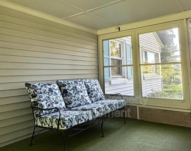 Welcome to this charming house built in 1952, located in the desirable area of Mechanicsburg, PA property image