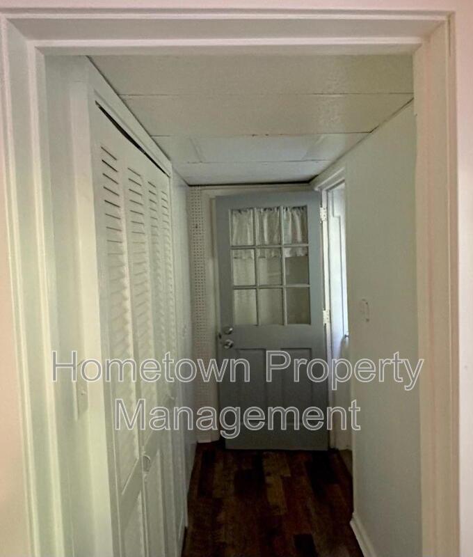 Welcome to this charming house built in 1952, located in the desirable area of Mechanicsburg, PA property image