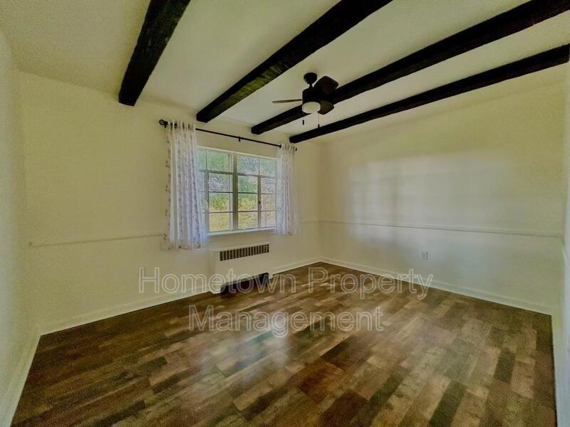 Welcome to this charming house built in 1952, located in the desirable area of Mechanicsburg, PA property image