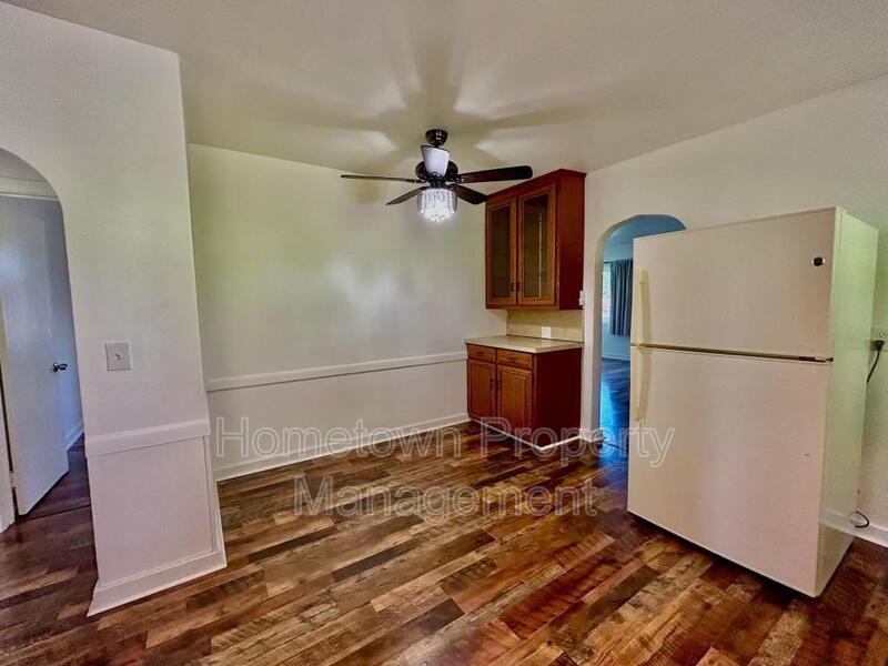 Welcome to this charming house built in 1952, located in the desirable area of Mechanicsburg, PA property image