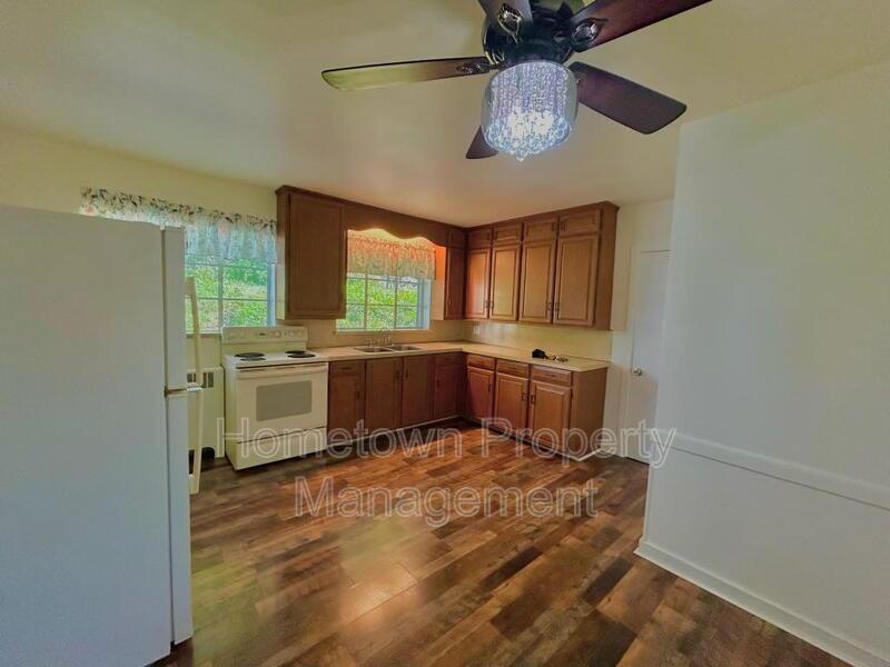 Welcome to this charming house built in 1952, located in the desirable area of Mechanicsburg, PA property image