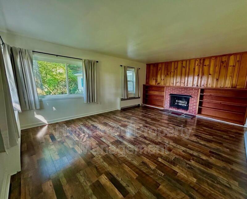 Welcome to this charming house built in 1952, located in the desirable area of Mechanicsburg, PA property image