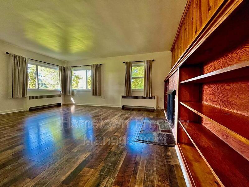 Welcome to this charming house built in 1952, located in the desirable area of Mechanicsburg, PA property image