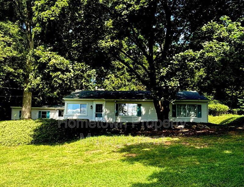 Welcome to this charming house built in 1952, located in the desirable area of Mechanicsburg, PA property image