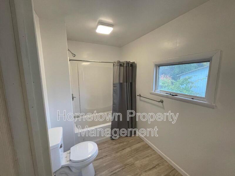 Charming 3-Bed Back House Retreat in Dalmatia, PA – Cozy Comfort Awaits! property image